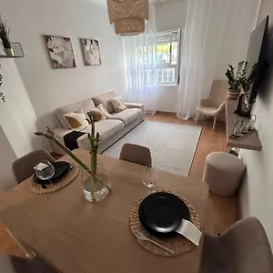 Acolhedor Em Apartamento